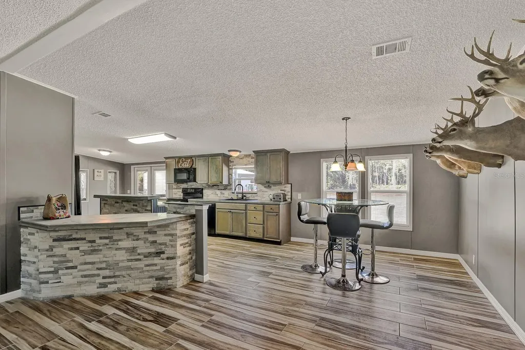 141 Woods Road San Mateo FL 32187