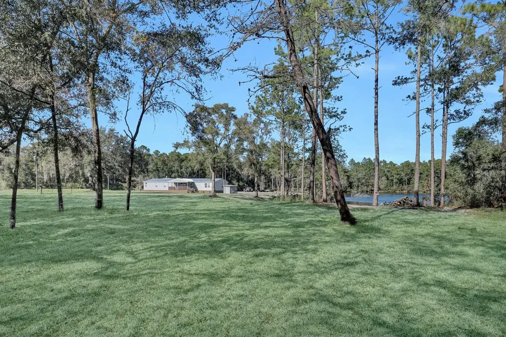 141 Woods Road San Mateo FL 32187