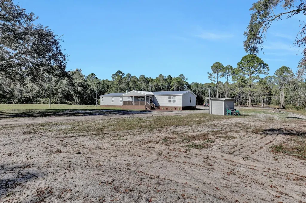 141 Woods Road San Mateo FL 32187