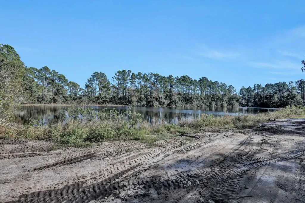 141 Woods Road San Mateo FL 32187