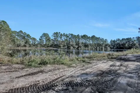 141 Woods Road San Mateo FL 32187