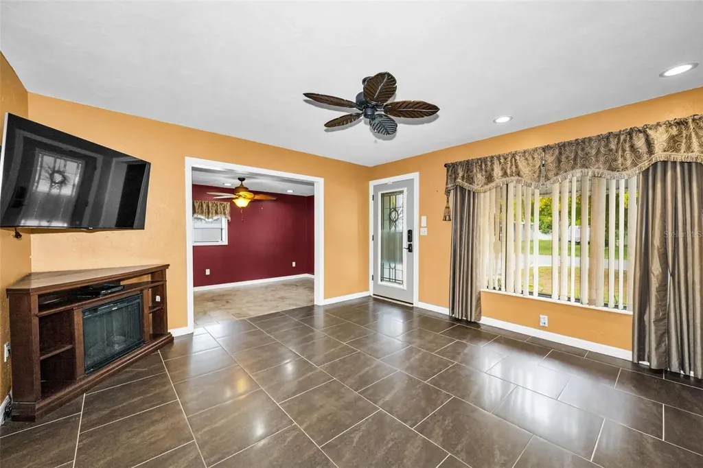 6701 Orchard Drive N St Petersburg FL 33702