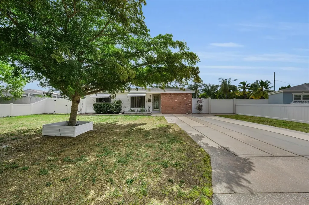 6701 Orchard Drive N St Petersburg FL 33702