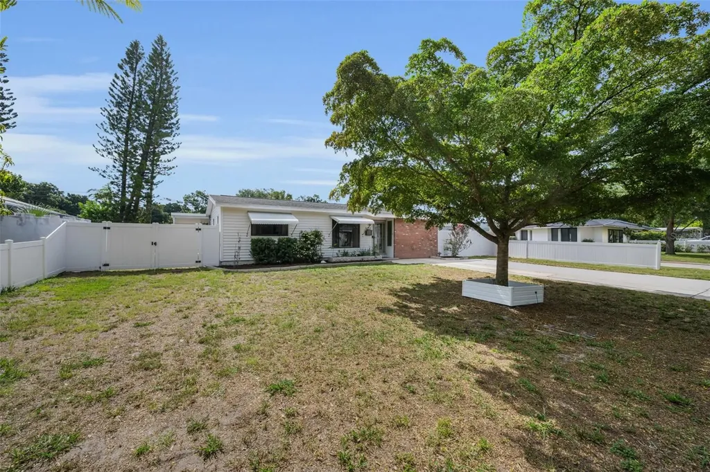 6701 Orchard Drive N St Petersburg FL 33702
