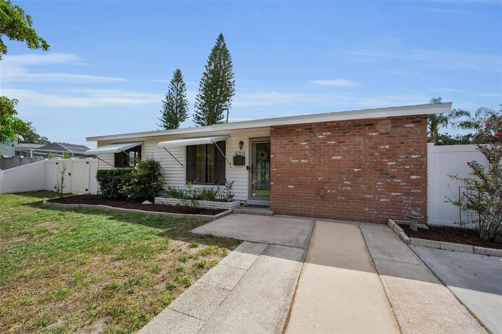 6701 Orchard Drive N St Petersburg FL 33702