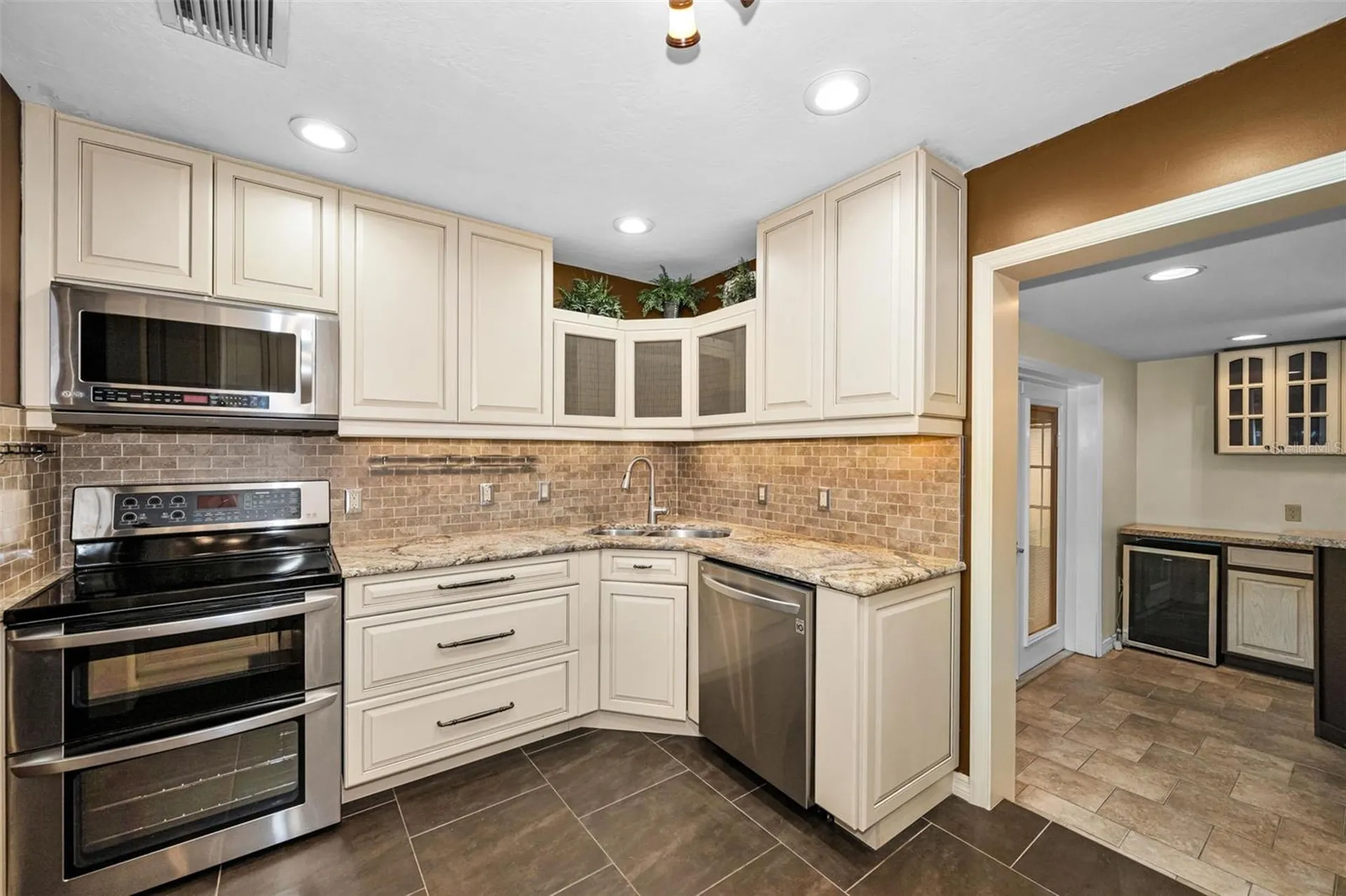 6701 Orchard Drive N St Petersburg FL 33702