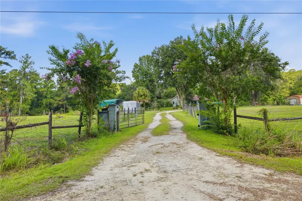 17900 NW 120th Avenue Road Reddick FL 32686