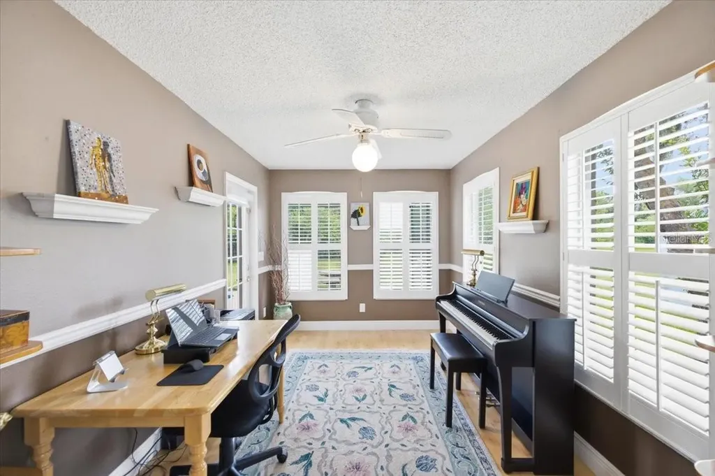 392 Tavernier Circle Oldsmar FL 34677