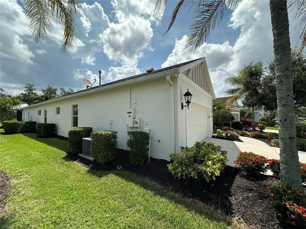 4811 Silvermoss Drive Sarasota FL 34243