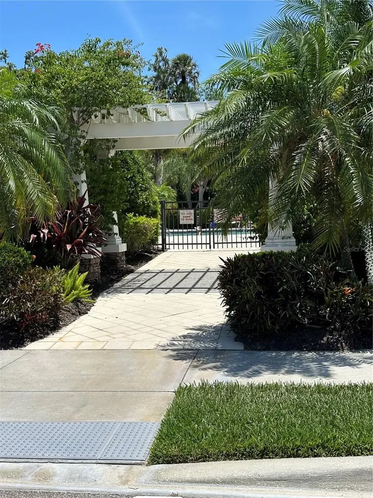 4811 Silvermoss Drive Sarasota FL 34243