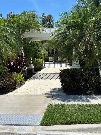 4811 Silvermoss Drive Sarasota FL 34243