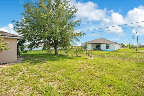 2904 NE 4th Place Cape Coral FL 33909