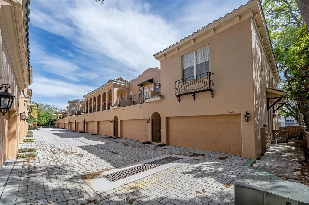 2920 2 Hansen Manor Lane Tampa FL 33611
