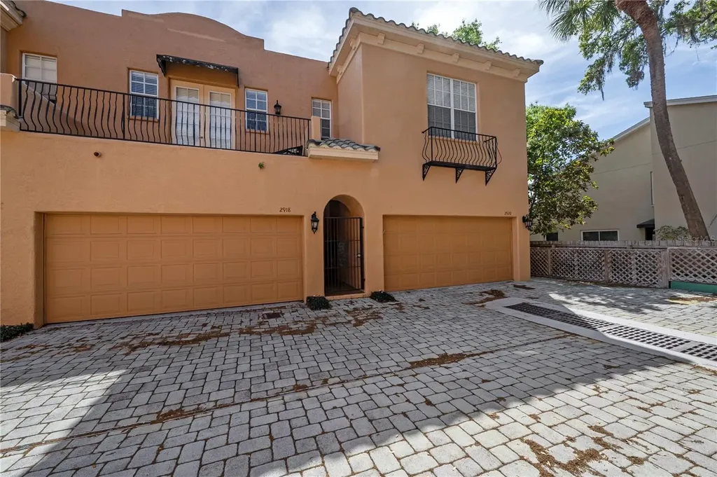 2920 2 Hansen Manor Lane Tampa FL 33611