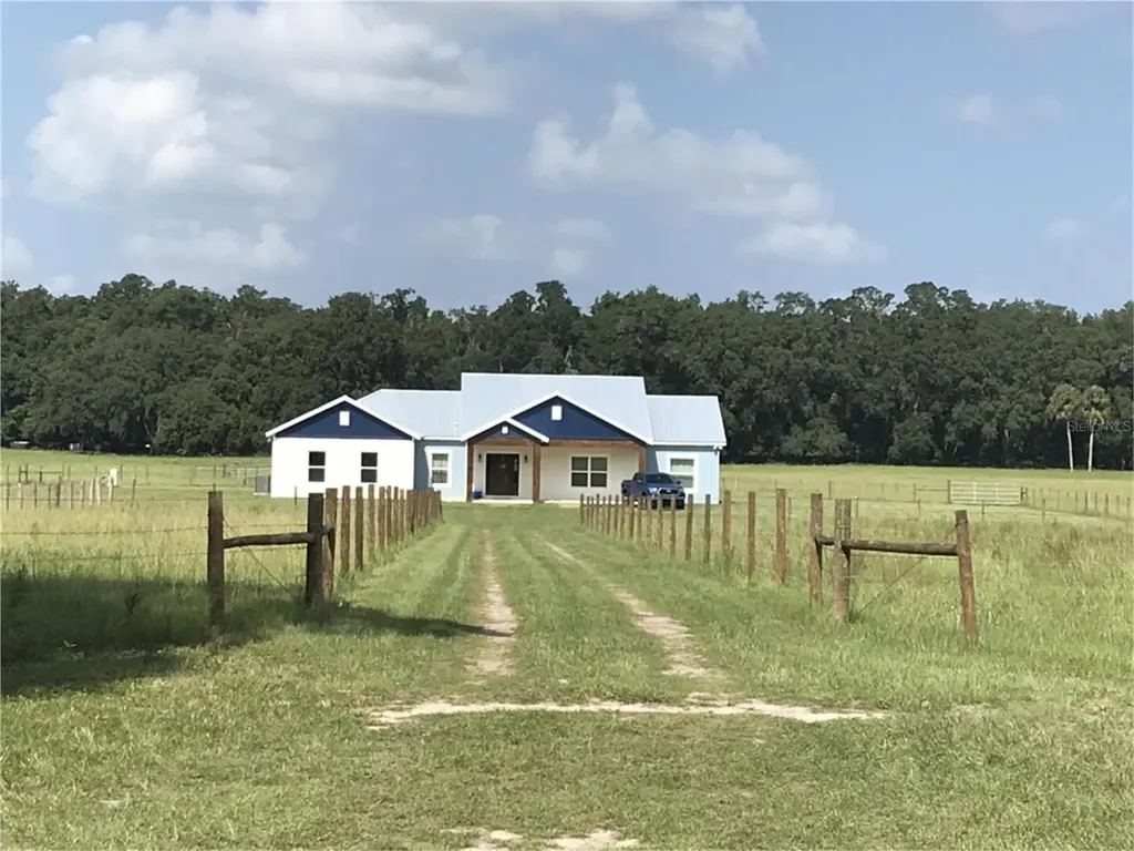 12700 Cr 245e Oxford FL 34484
