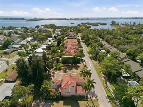 1740 Assisi Drive Sarasota FL 34231