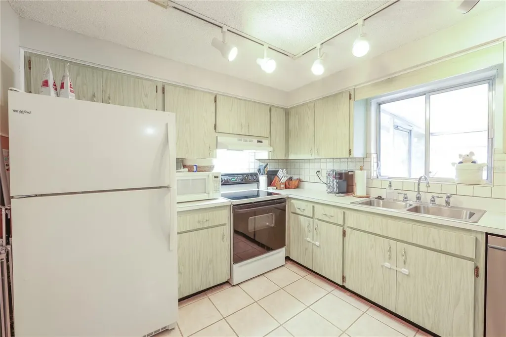 160 Meadowlark Drive Safety Harbor FL 34695