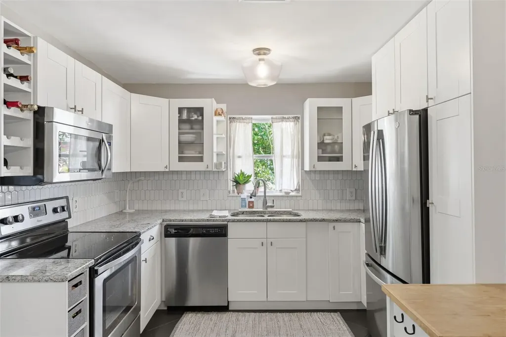 1423 E Henry Avenue Tampa FL 33604