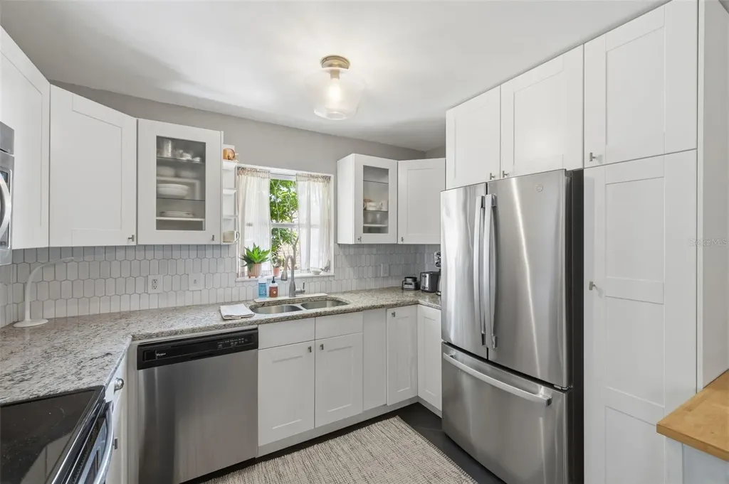 1423 E Henry Avenue Tampa FL 33604