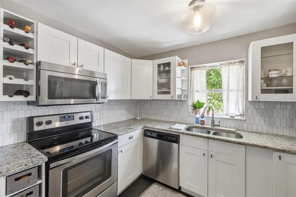 1423 E Henry Avenue Tampa FL 33604