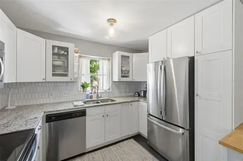 1423 E Henry Avenue Tampa FL 33604