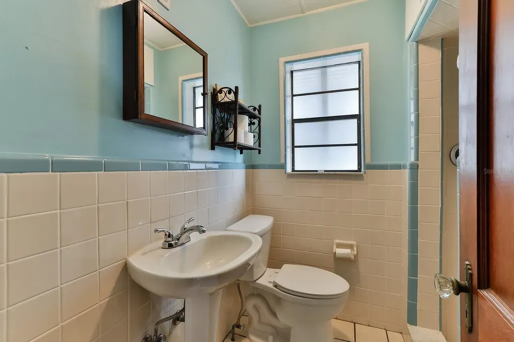 314 Due East Street New Smyrna Beach FL 32169