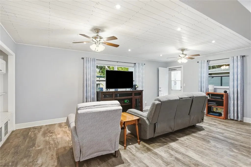 1144 Woodbrook Drive Largo FL 33770