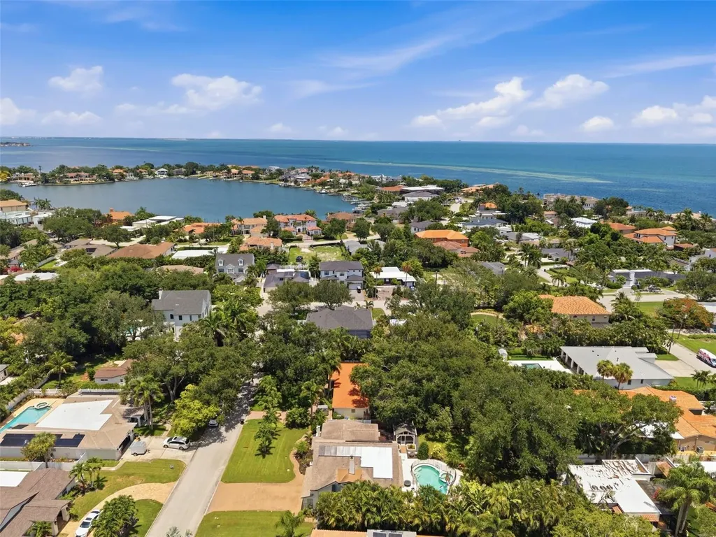 141 Giralda Boulevard NE St Petersburg FL 33704