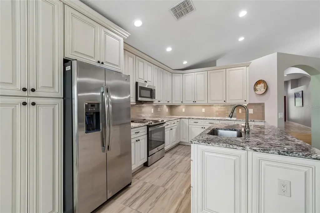 18868 Maisons Drive Lutz FL 33558