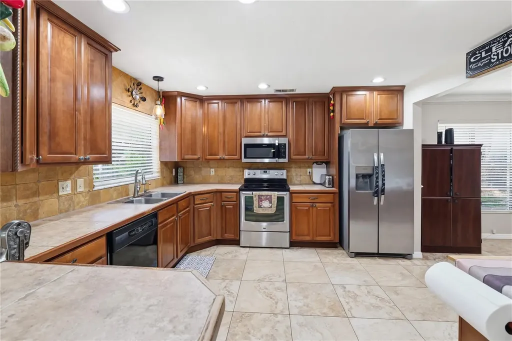 24016 Starling Circle Land O Lakes FL 34639
