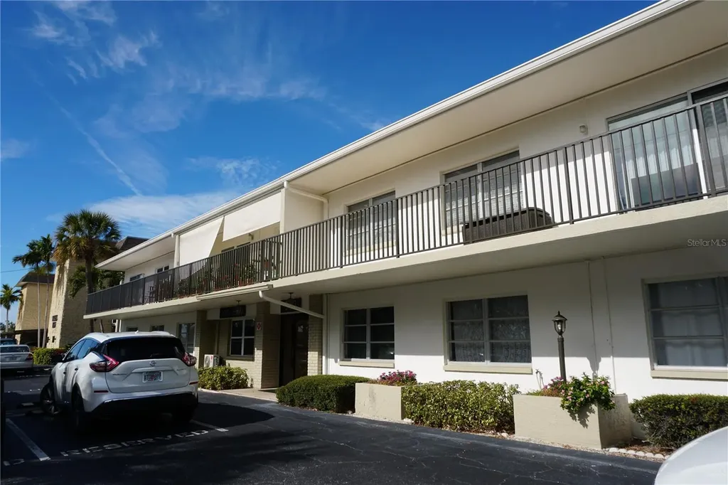 3753 46th Avenue S St Petersburg FL 33711