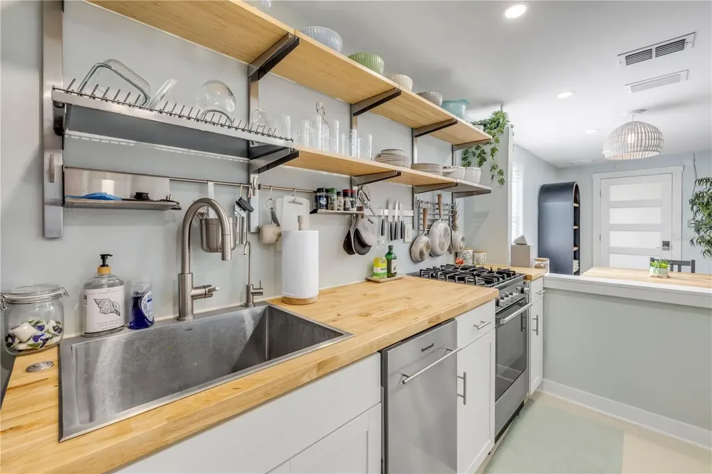 308 Due East Street New Smyrna Beach FL 32169