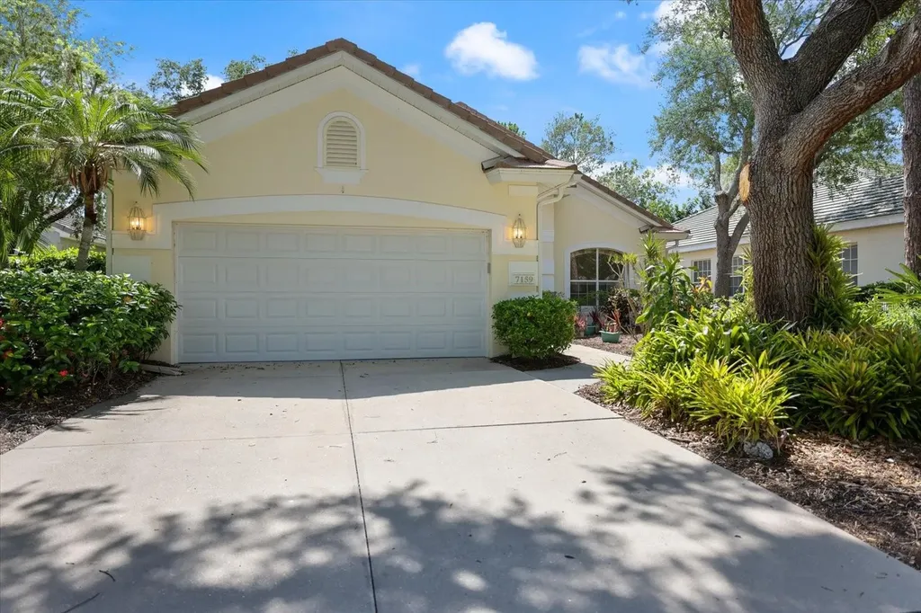 7159 Victoria Circle University Park FL 34201