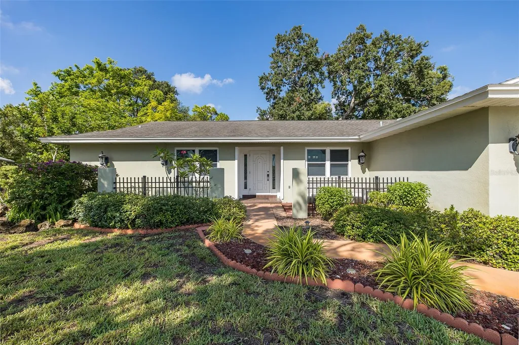 8120 Canterbury Circle Seminole FL 33777
