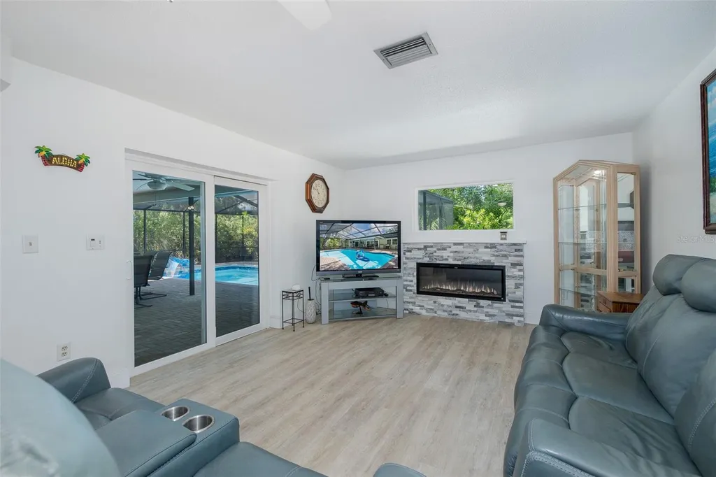 8120 Canterbury Circle Seminole FL 33777