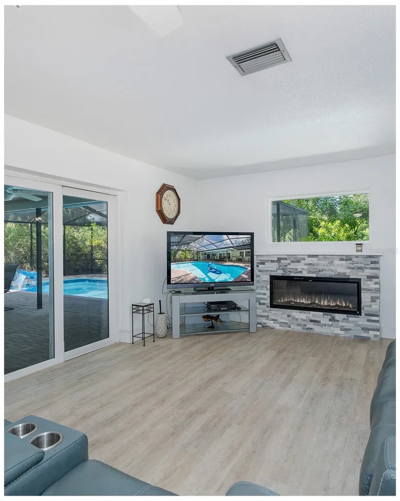 8120 Canterbury Circle Seminole FL 33777