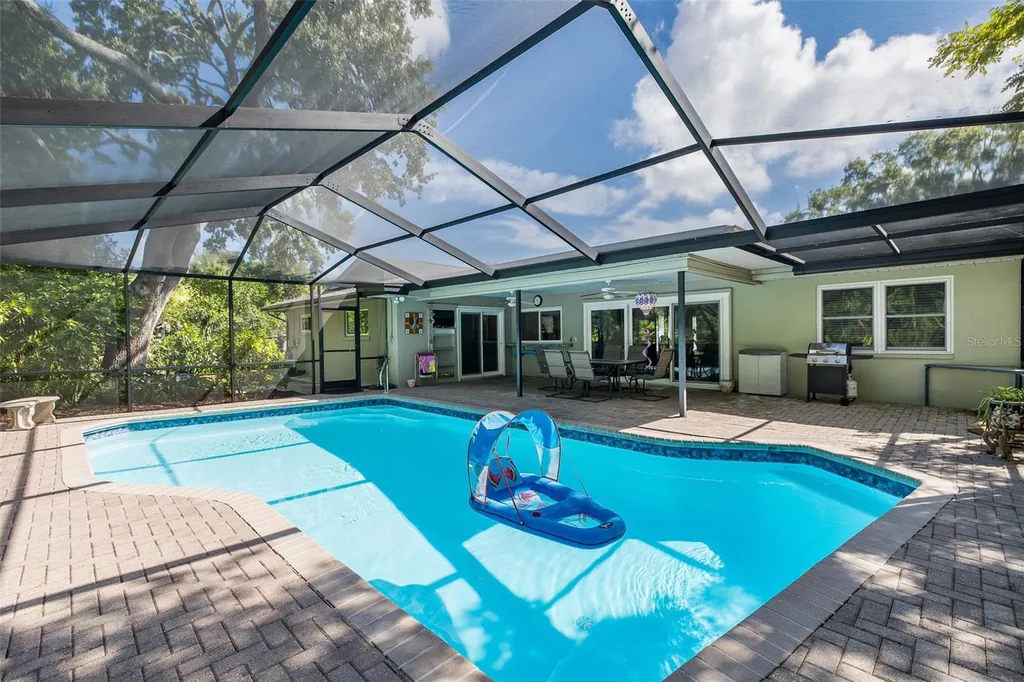 8120 Canterbury Circle Seminole FL 33777