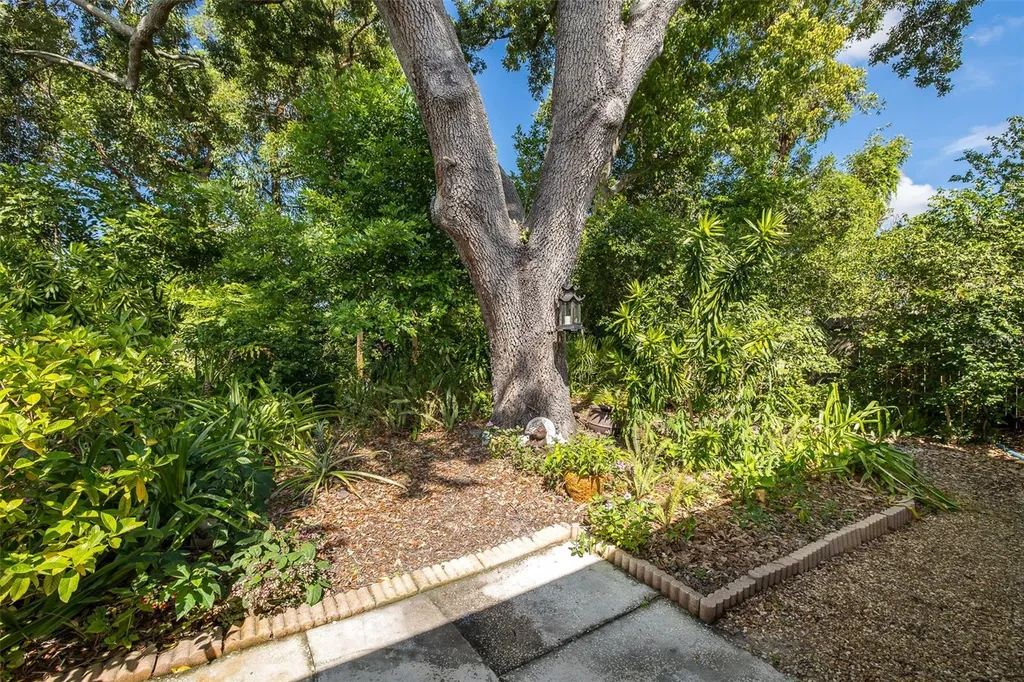 8120 Canterbury Circle Seminole FL 33777