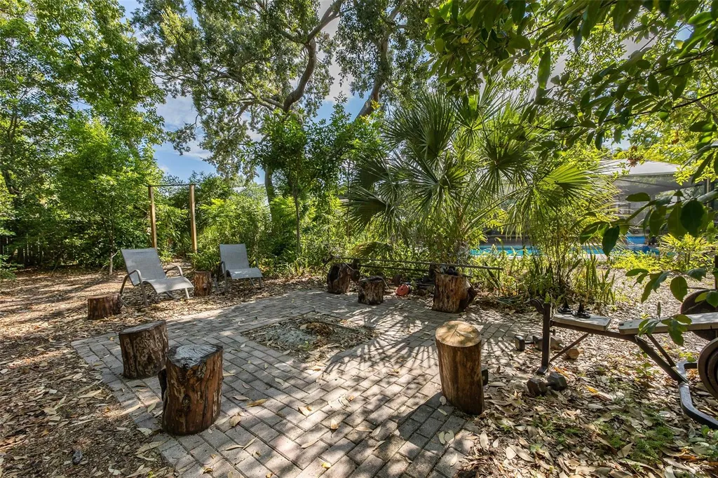 8120 Canterbury Circle Seminole FL 33777
