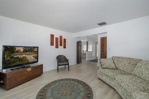 8120 Canterbury Circle Seminole FL 33777