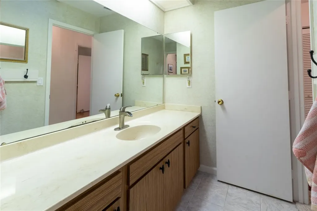 4660 La Jolla Drive Bradenton FL 34210
