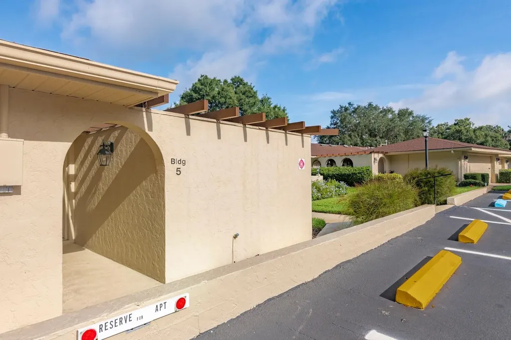 100 S Tremain Street Mount Dora FL 32757