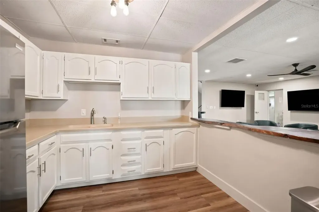 90 S Highland Avenue Tarpon Springs FL 34689