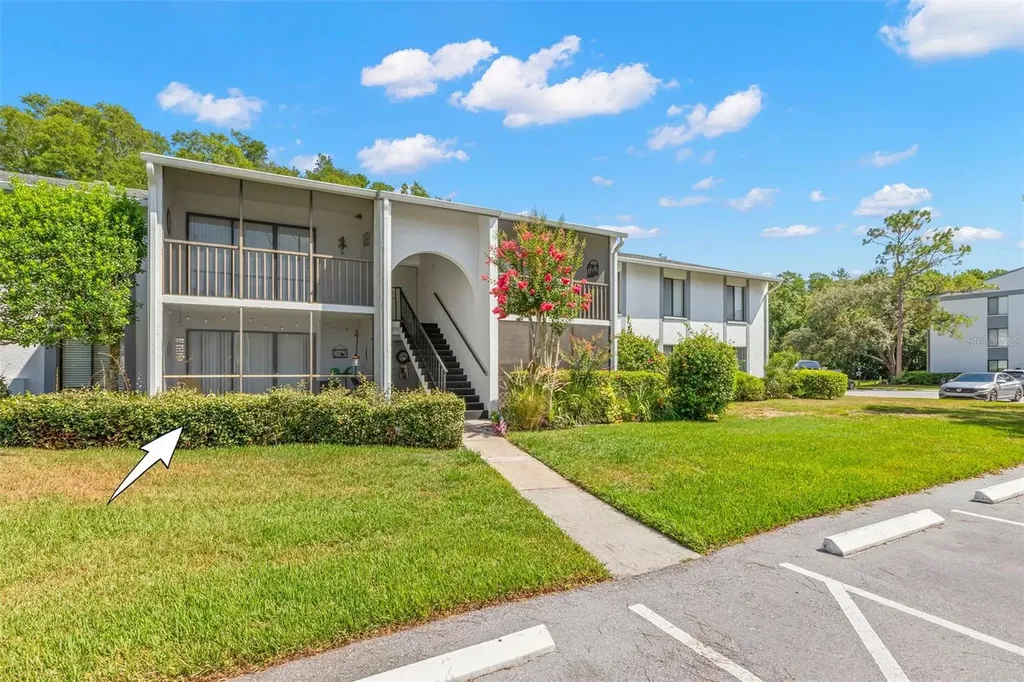 1290 Pine Ridge Circle E Tarpon Springs FL 34688