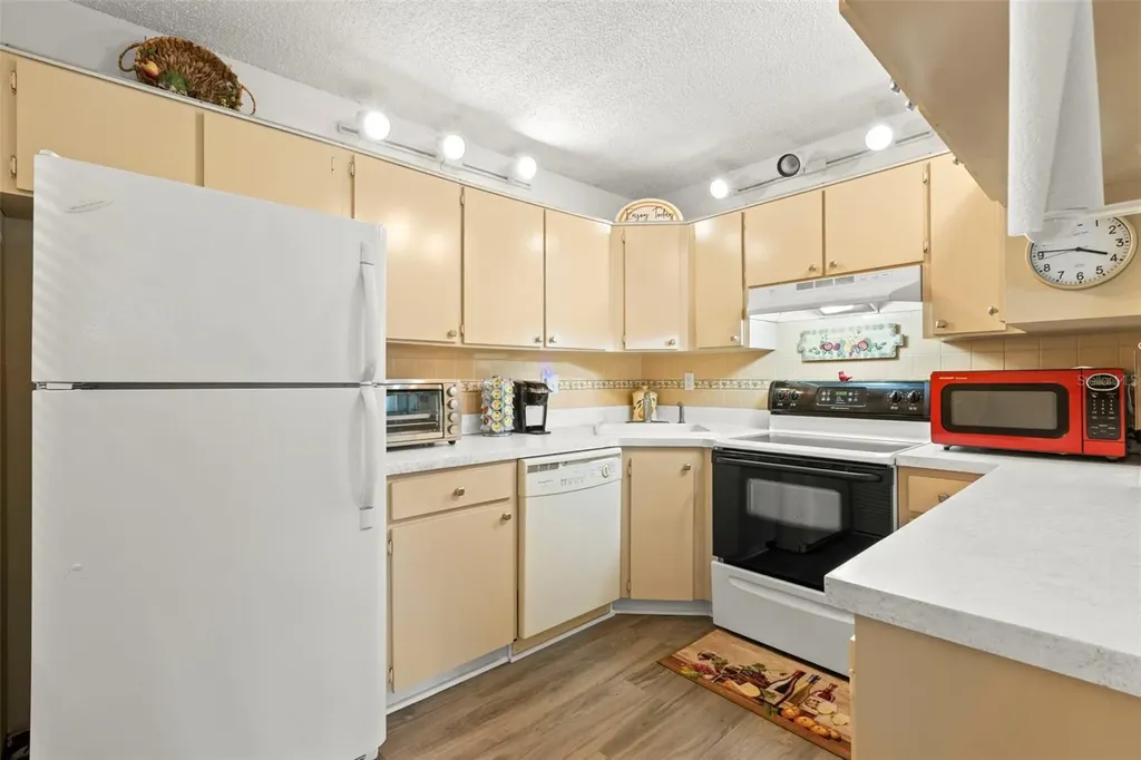 1290 Pine Ridge Circle E Tarpon Springs FL 34688