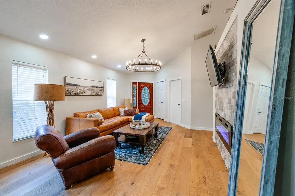 4909 70th Street E Palmetto FL 34221