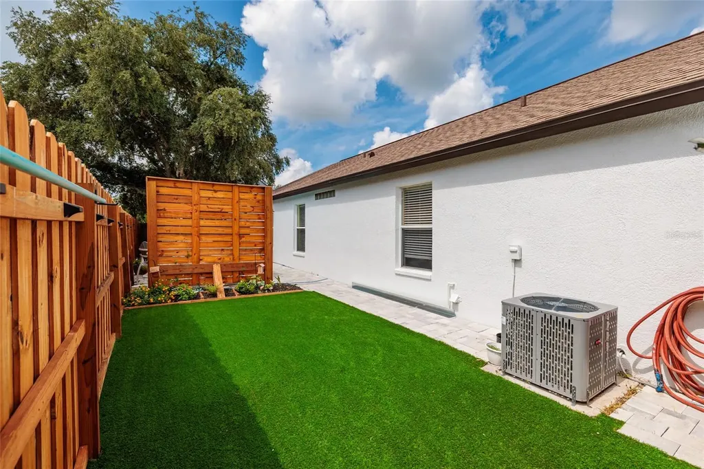 4909 70th Street E Palmetto FL 34221