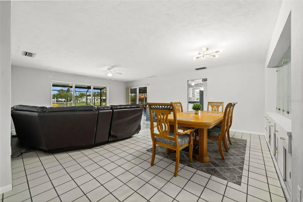 4402 SE 1st Place Cape Coral FL 33904