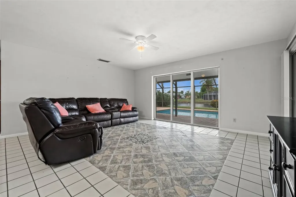 4402 SE 1st Place Cape Coral FL 33904