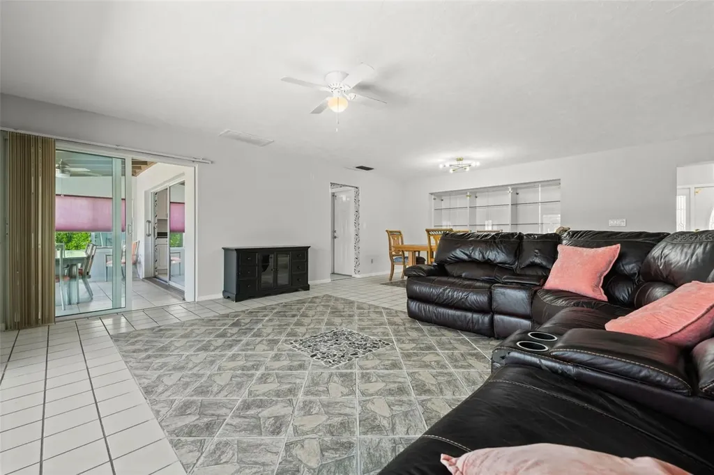 4402 SE 1st Place Cape Coral FL 33904